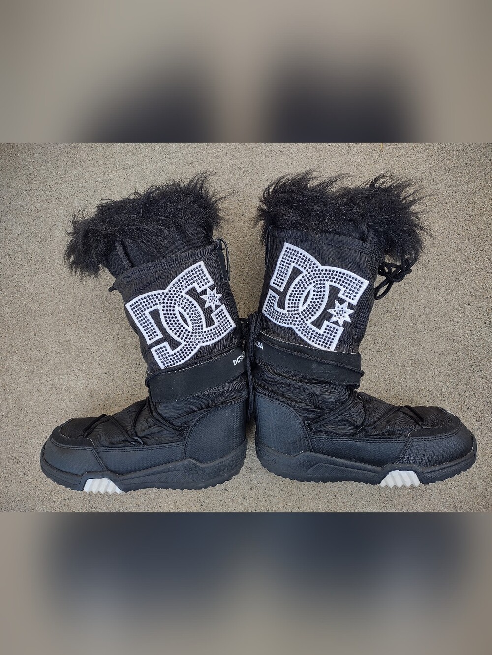 DC Chalet LE RARE Y2K Faux Fur Snow/Ski Boots Rhinestones Size Medium US 6.5-7.5
